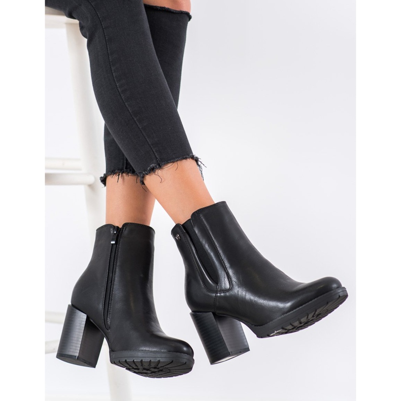 Weide Botas confortáveis ​​em um poste preto 1