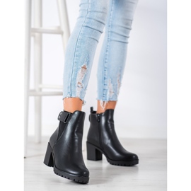 Weide Botas confortáveis ​​em um poste preto 2