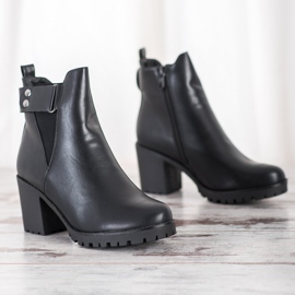 Weide Botas confortáveis ​​em um poste preto 1
