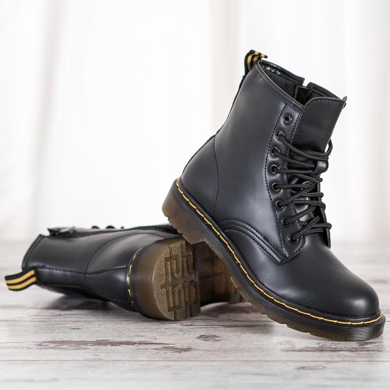 Seastar Botas pretas em um controle deslizante preto 1