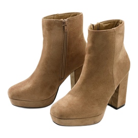 Botins de camurça bege no poste Skye 2