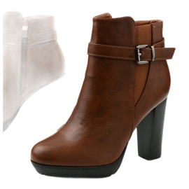Botas marrons no posto Lorelle castanho 1 Botas marrons no posto Lorelle castanho 1