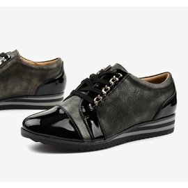 Tênis pretos elegantes em cunha 15S8621 1