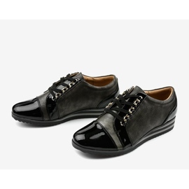 Tênis pretos elegantes em cunha 15S8621 2