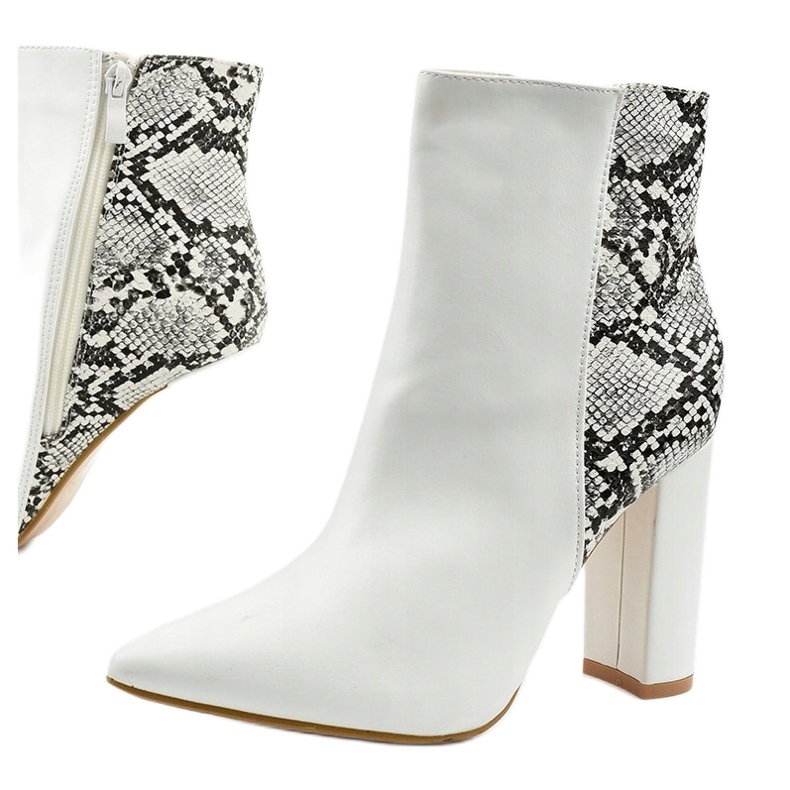 Botas brancas no posto Shyvia branco 1