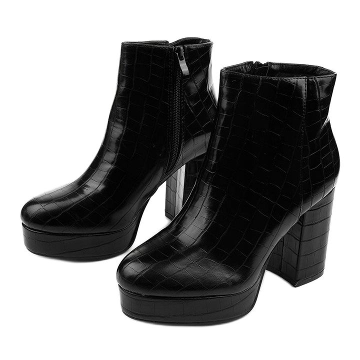 Botins pretos no poste Usinaya 2 Botins pretos no poste Usinaya 2