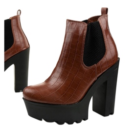 Botas de camelo no poste Zellola castanho 1