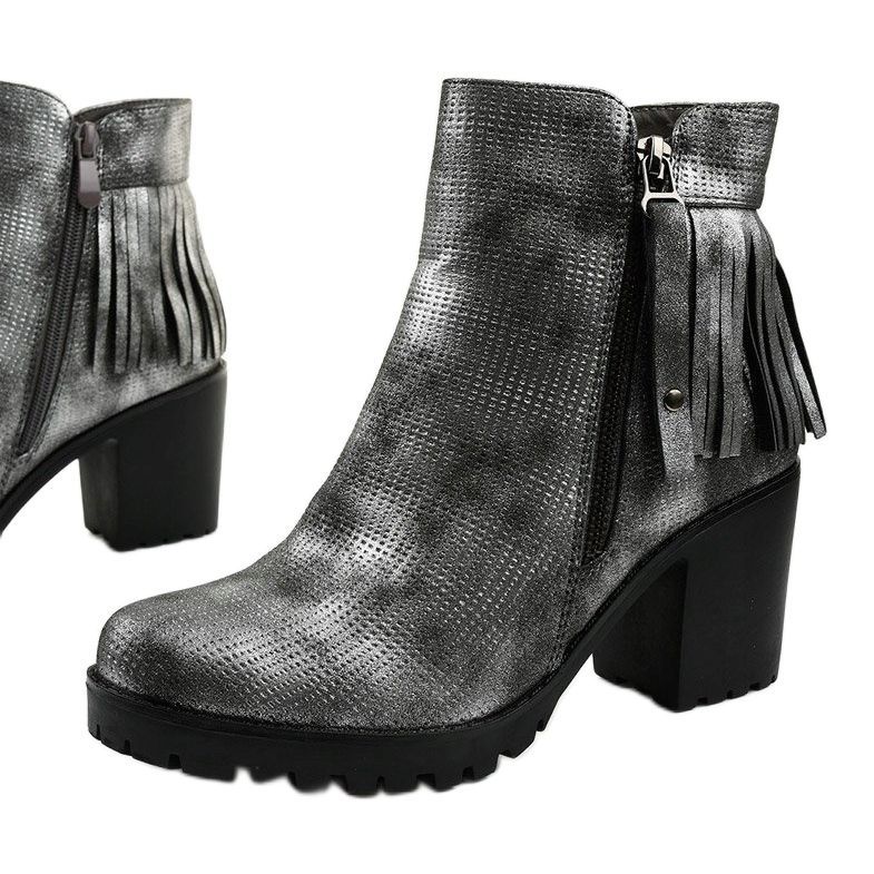 Botas cinza na postagem Amar 1 Botas cinza na postagem Amar 1