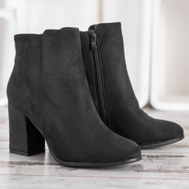 SHELOVET Botas pretas em um poste preto 2