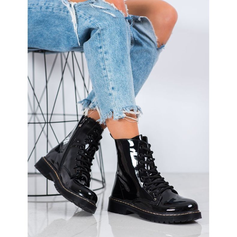 Small Swan Trabalhadores Envernizados preto 1