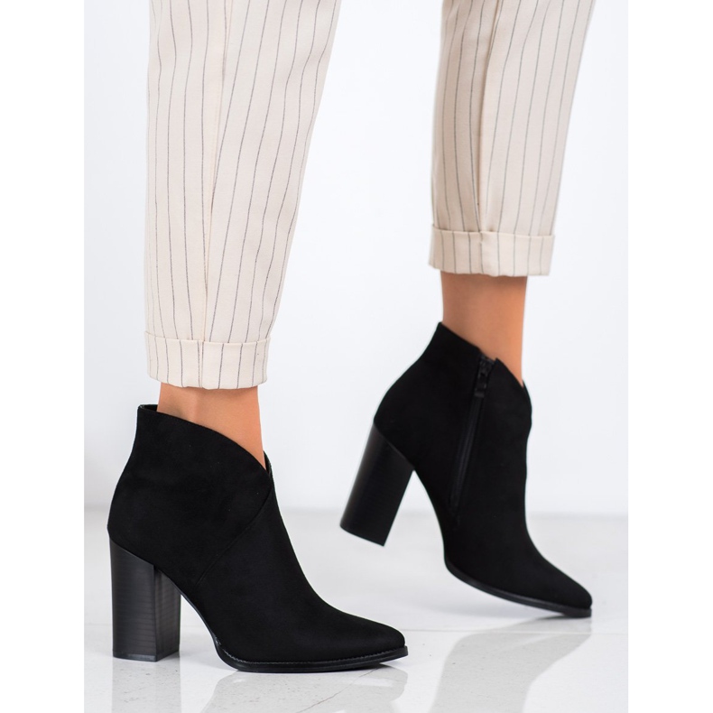 Filippo Botas elegantes em um poste preto 1