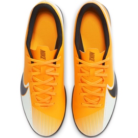 Chuteiras Nike Mercurial Vapor 13 Club Tf AT7999 801 laranja laranja 1