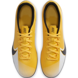 Chuteiras Nike Mercurial Vapor 13 Club FG / MG AT7968 801 laranja amarelo 1