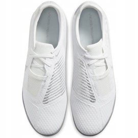 Chuteiras Nike Phantom Venom Academy Ic AO0570 100 branco branco 1