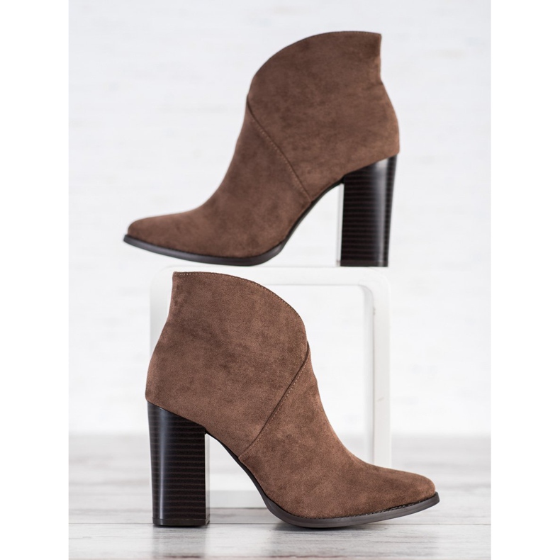 Filippo Botas elegantes em um poste castanho 1