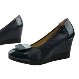 Bombas pretas na cunha Downreaver azul marinho 1