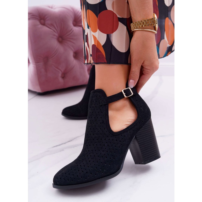 Bellucci Botas femininas de salto aberto com recortes pretos GoodDay 1