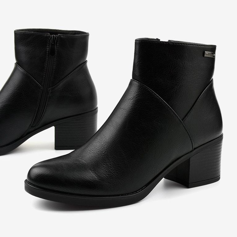 Botas pretas isoladas com zíper Suncutter preto 1