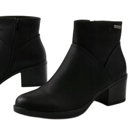 Botas pretas isoladas com zíper Suncutter preto 1