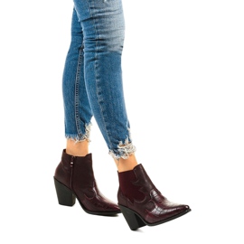 Botas marrons no poste das botas de cowboy Harriet vermelho 1