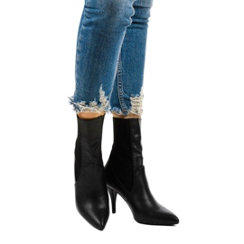 Salto alto preto com meia Daywillow 1