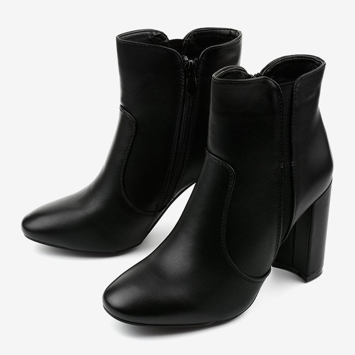 Botas pretas de couro ecológico no posto Wondermist preto 2
