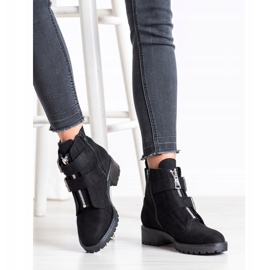 Corina Trabalhadores Casuais preto 1