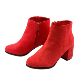 Botas de tornozelo com glitter vermelho no post da Slatemark 2