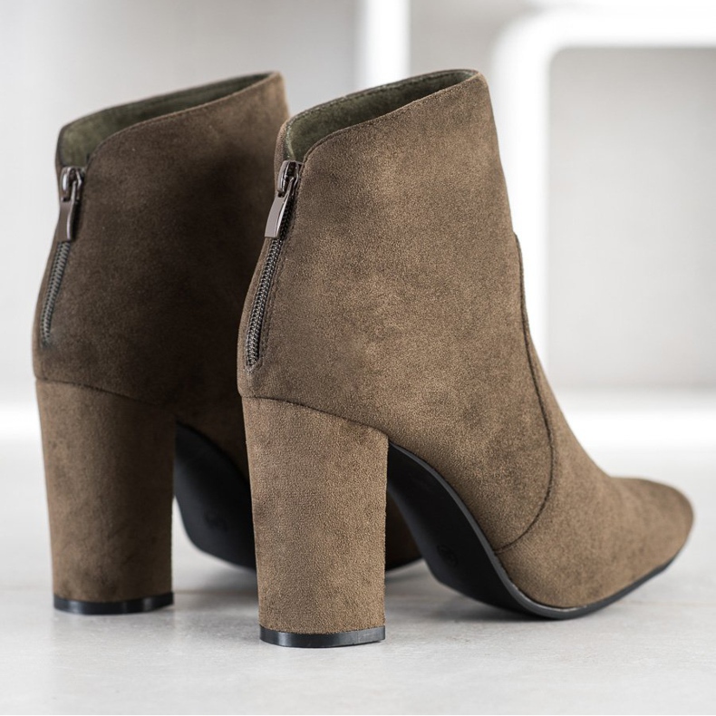 Ideal Shoes Botas clássicas em uma postagem marrom cáqui 1