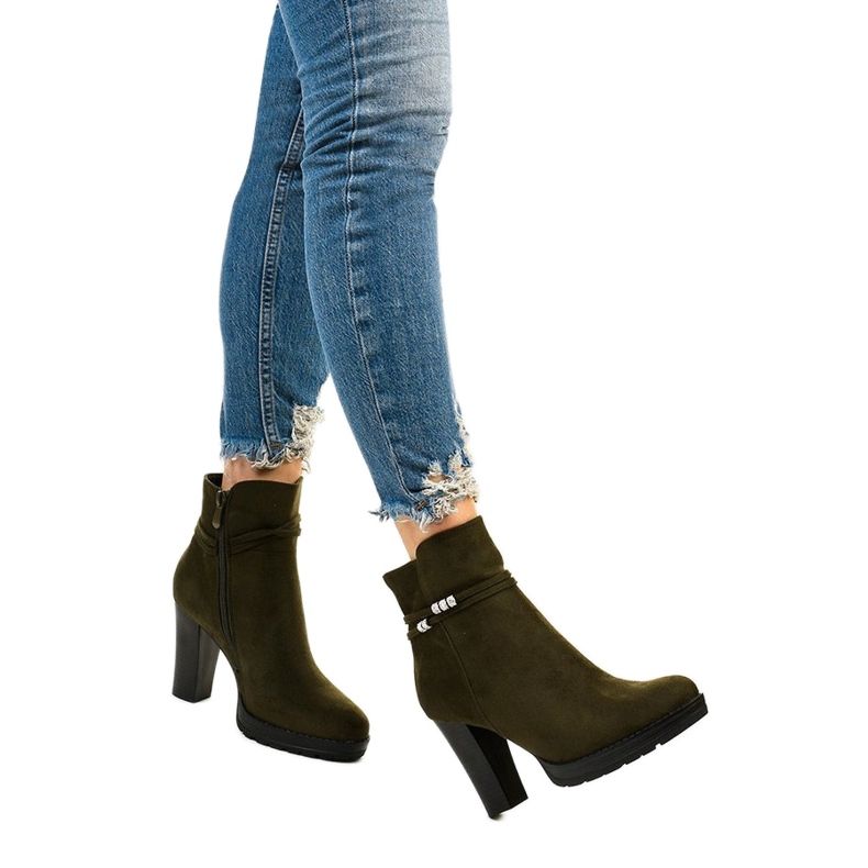 Botas de cano altas verdes no poste da Vabella 1