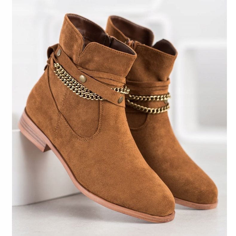 Cm Paris Cowgirls com uma corrente decorativa marrom 1