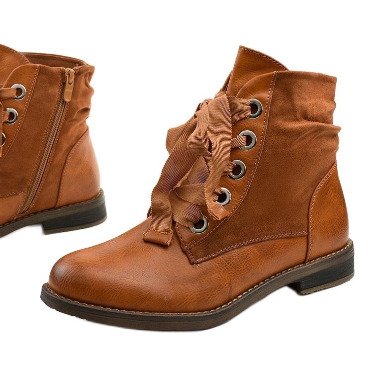 Botas rasas de camelo com zíper, imitação de couro Stechford castanho amarelo 1 Botas rasas de camelo com zíper, imitação de couro Stechford castanho amarelo 1