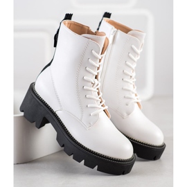 Seastar Caçadores brancos na plataforma preto 2