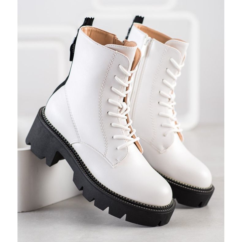 Seastar Caçadores brancos na plataforma preto 2