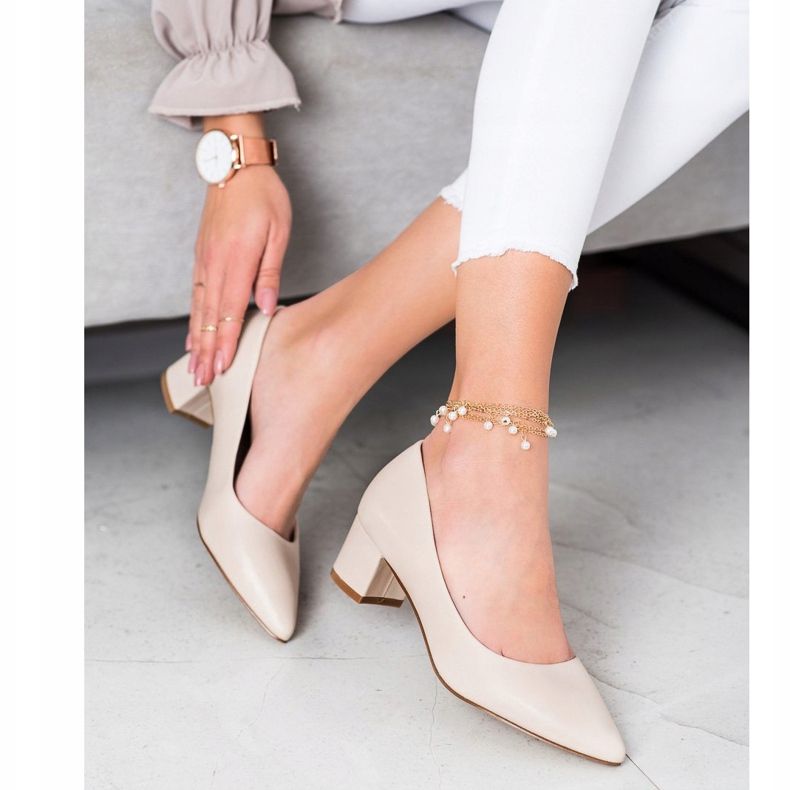 Goodin Bombas em um pilar baixo bege 1