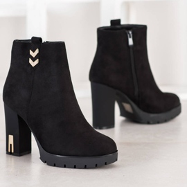 Bestelle Botas de camurça com enfeite preto 2