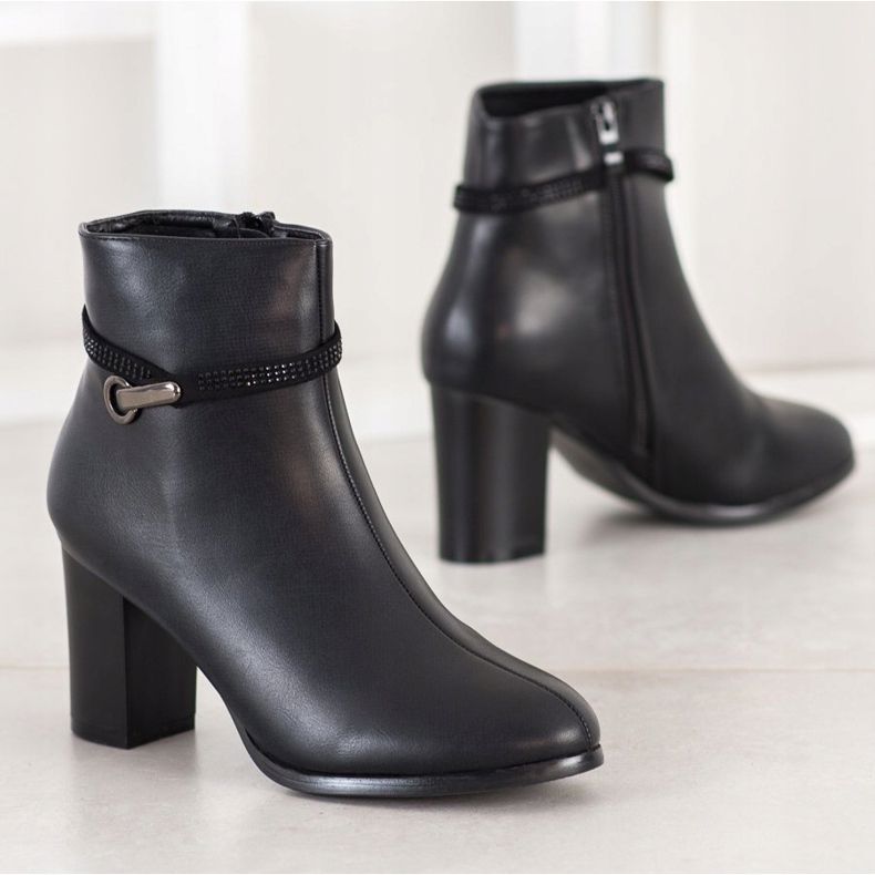 Sabatina Botas elegantes com cinto decorativo preto 1
