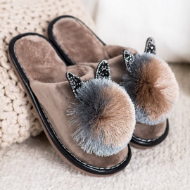 Bona Chinelos elegantes com pompom bege 1 Bona Chinelos elegantes com pompom bege 1