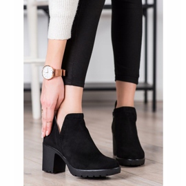 Bella Paris Botas de camurça com corte preto 1 Bella Paris Botas de camurça com corte preto 1