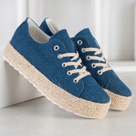 Kylie Tênis na plataforma azul 2