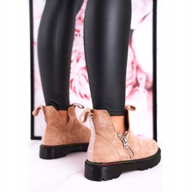 Botas femininas Chelsea com costura colorida camurça bege Addison 1 Botas femininas Chelsea com costura colorida camurça bege Addison 1