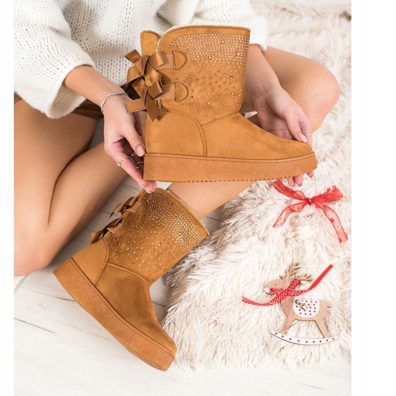 Small Swan Mukluki com cristais marrom 1