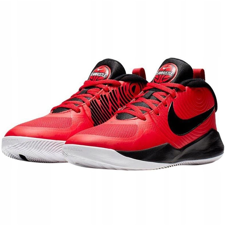 Sapatos infantis Nike Team Hustle vermelho e preto AQ4224 600 1