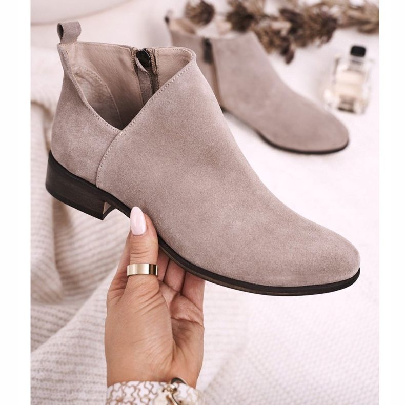 Nicole Botas femininas com decote em V camurça cappuccino Clarence marrom multicolorido 1