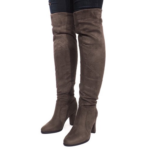 Botas de camurça em uma barra verde K953 1