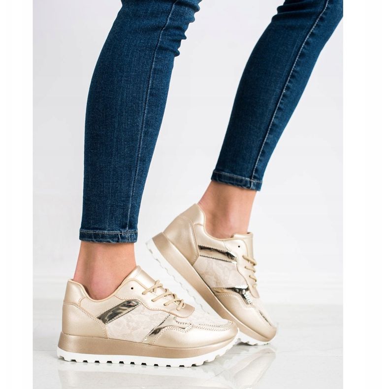 Bestelle Tênis estilosos bege 2