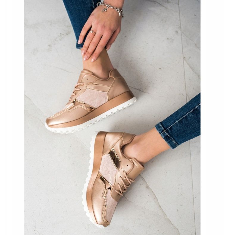 Bestelle Tênis estilosos bege 1
