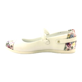 Ballerinas de couro feminino com flores brancas Bartek branco 2