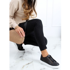 Tênis femininos negros com tachas LA124P Preto 2