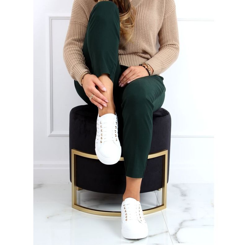 Tênis feminino com tachas brancas LA124P Beige branco 2